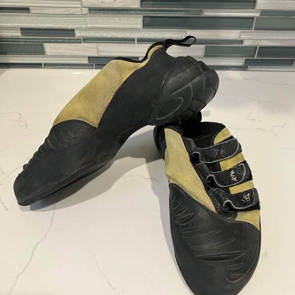 Mad Rock Hooker Velcro climbing shoe size 10 - Picture 5 of 5